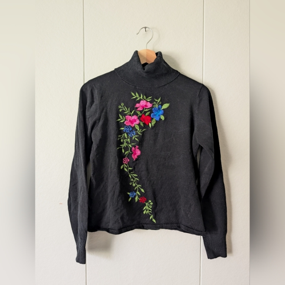 Vintage/Retro Floral Black Turtleneck